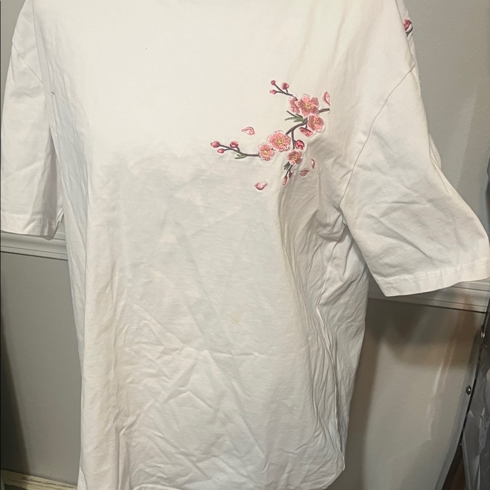White Floral Embroidered Short Sleeve Tee